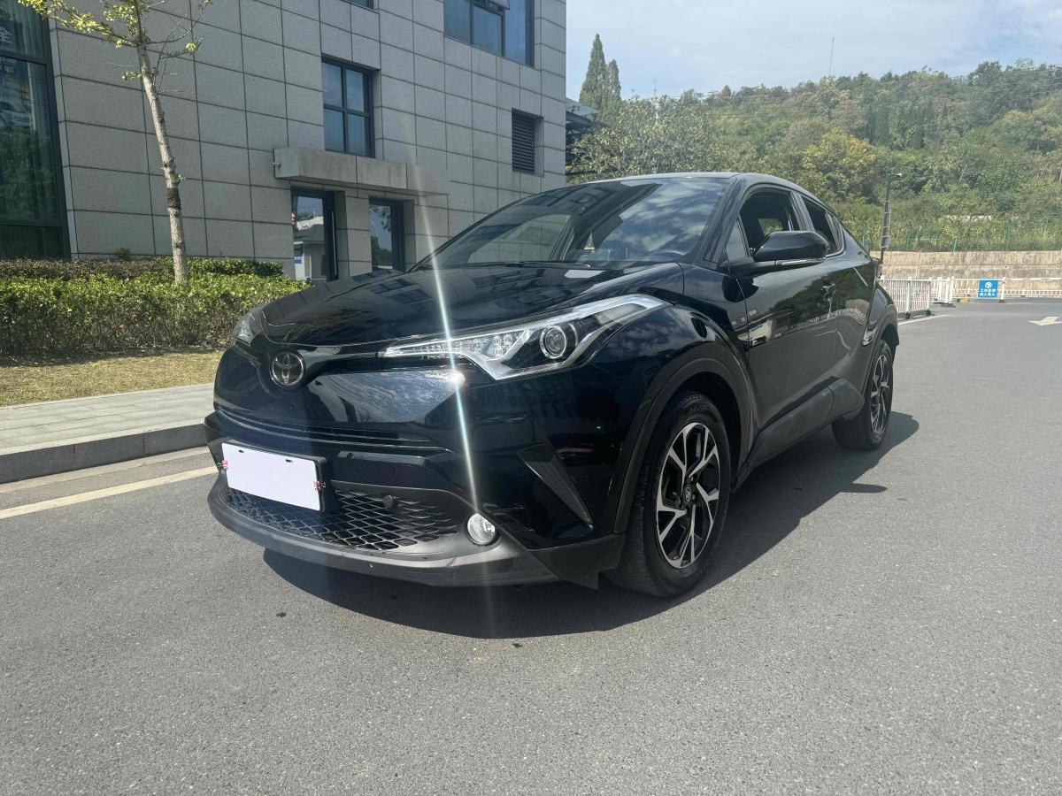 2020年5月豐田 C-HR  2020款 2.0L 酷越領(lǐng)先版