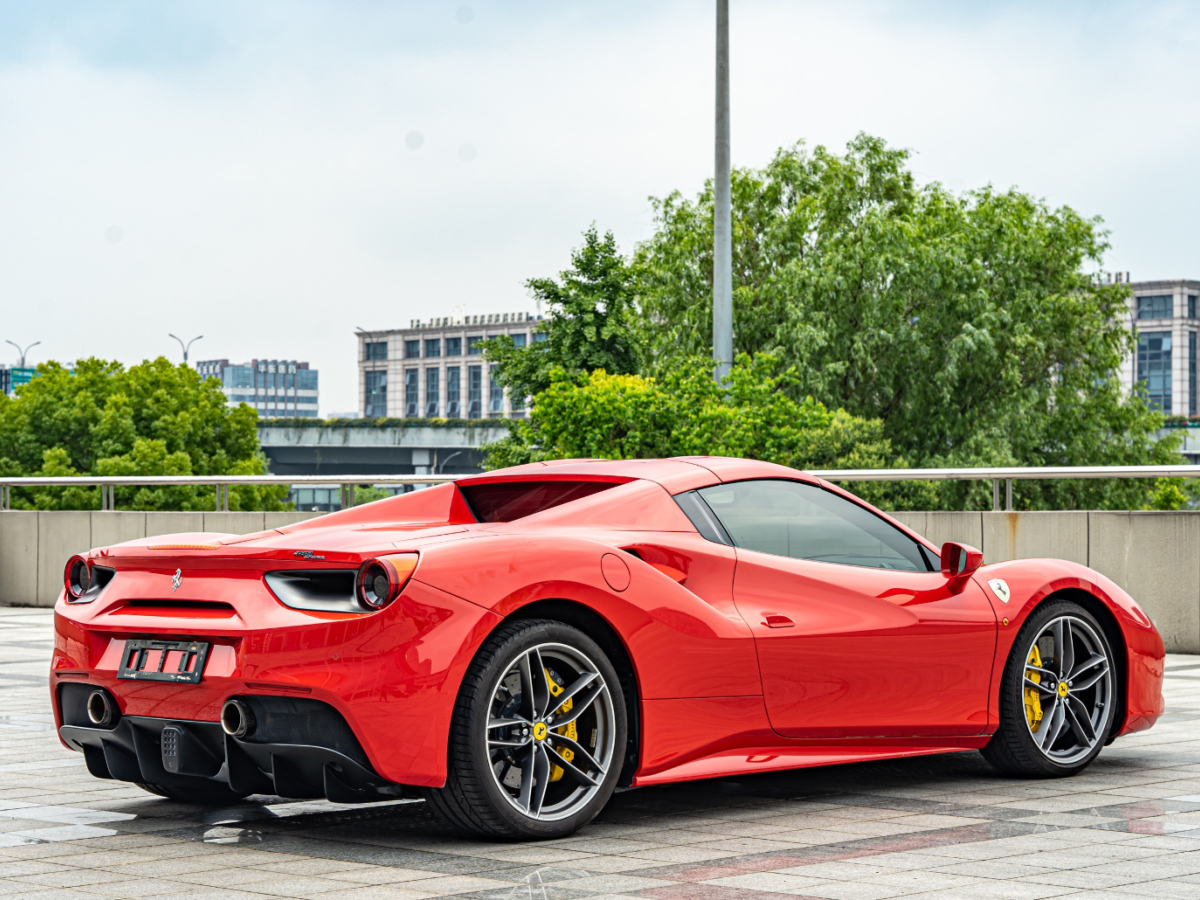 Ferrari 488Ferrari 488gtb convertible top with middle gauge图片