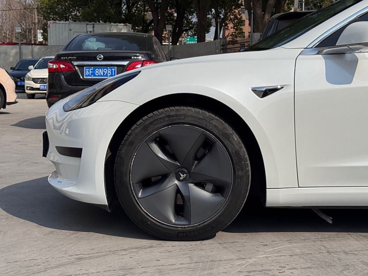 特斯拉 Model 3  2020款 改款 標(biāo)準(zhǔn)續(xù)航后驅(qū)升級版圖片