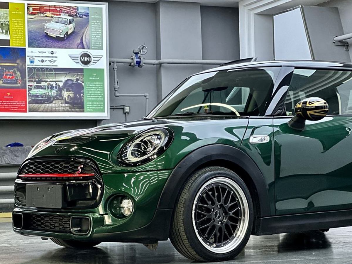 MINI MINI  2019款 2.0T COOPER S 經(jīng)典派圖片