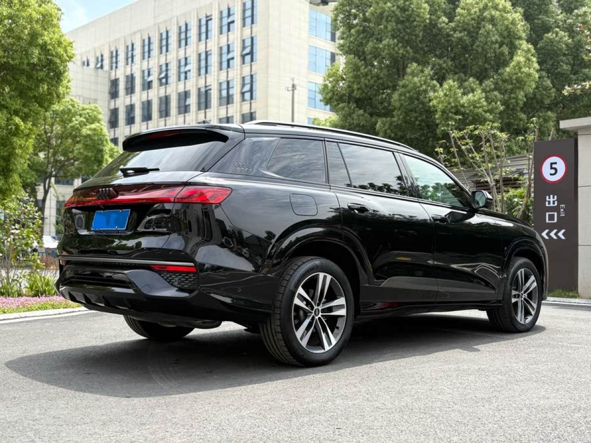 奧迪 奧迪Q6  2022款 50 TFSI quattro 行云型 飛騎套裝圖片