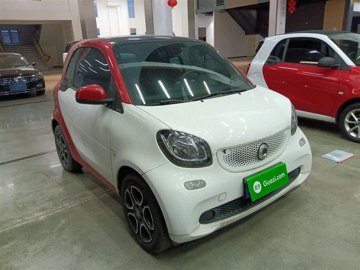 smart fortwo  2019款 0.9T 66千瓦硬頂風(fēng)擎版 國(guó)VI圖片