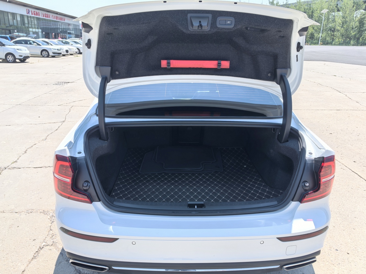 沃爾沃 S60  2017款 L 2.0T T4 智遠(yuǎn)版圖片
