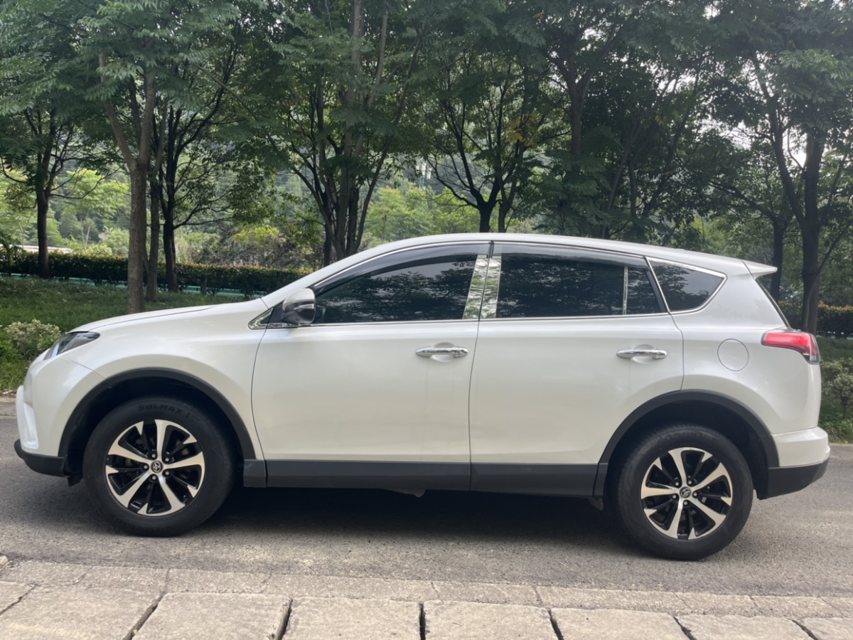 豐田 RAV4榮放  2019款 2.0L CVT兩驅(qū)風(fēng)尚X限量版 國V圖片