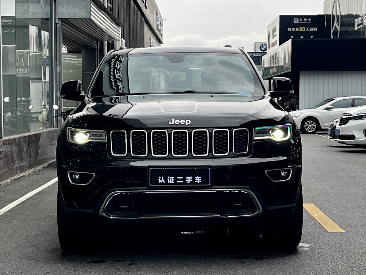 2018年9月Jeep 大切諾基  2017款 3.6L 精英導(dǎo)航版