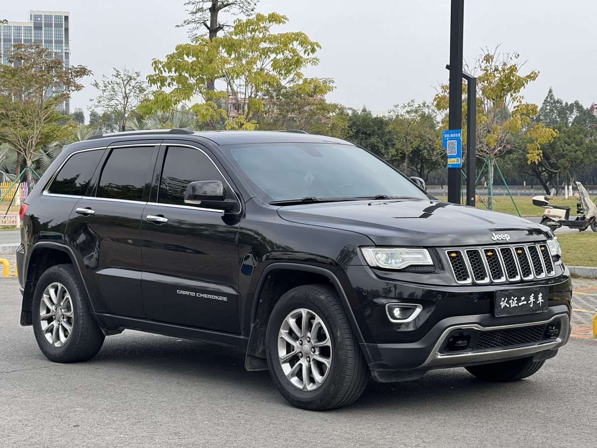 Jeep 大切諾基  2015款 3.0L 舒享導(dǎo)航版圖片