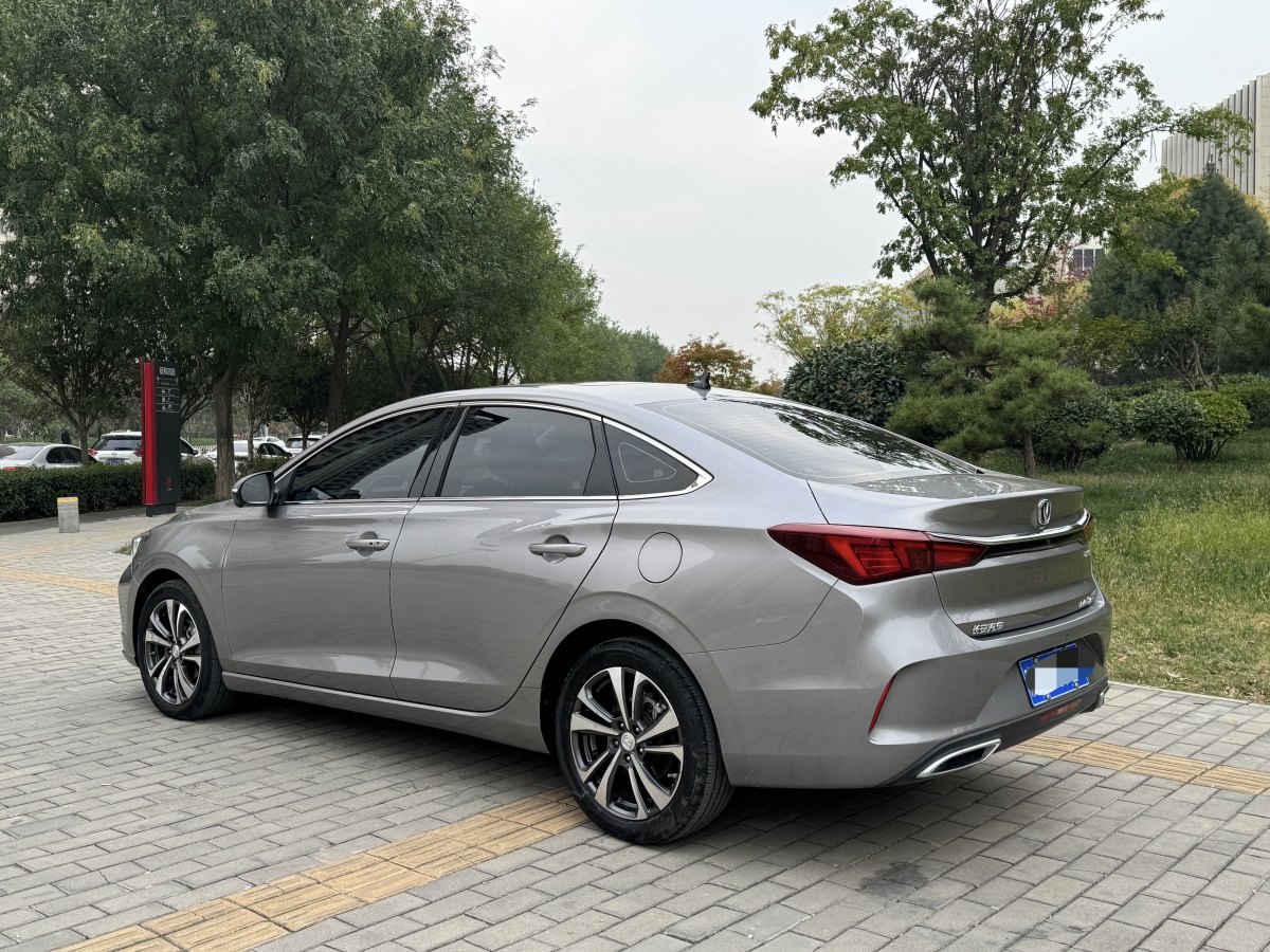 長(zhǎng)安 逸動(dòng)  2020款 PLUS 藍(lán)鯨NE 1.4T GDI DCT旗艦型圖片