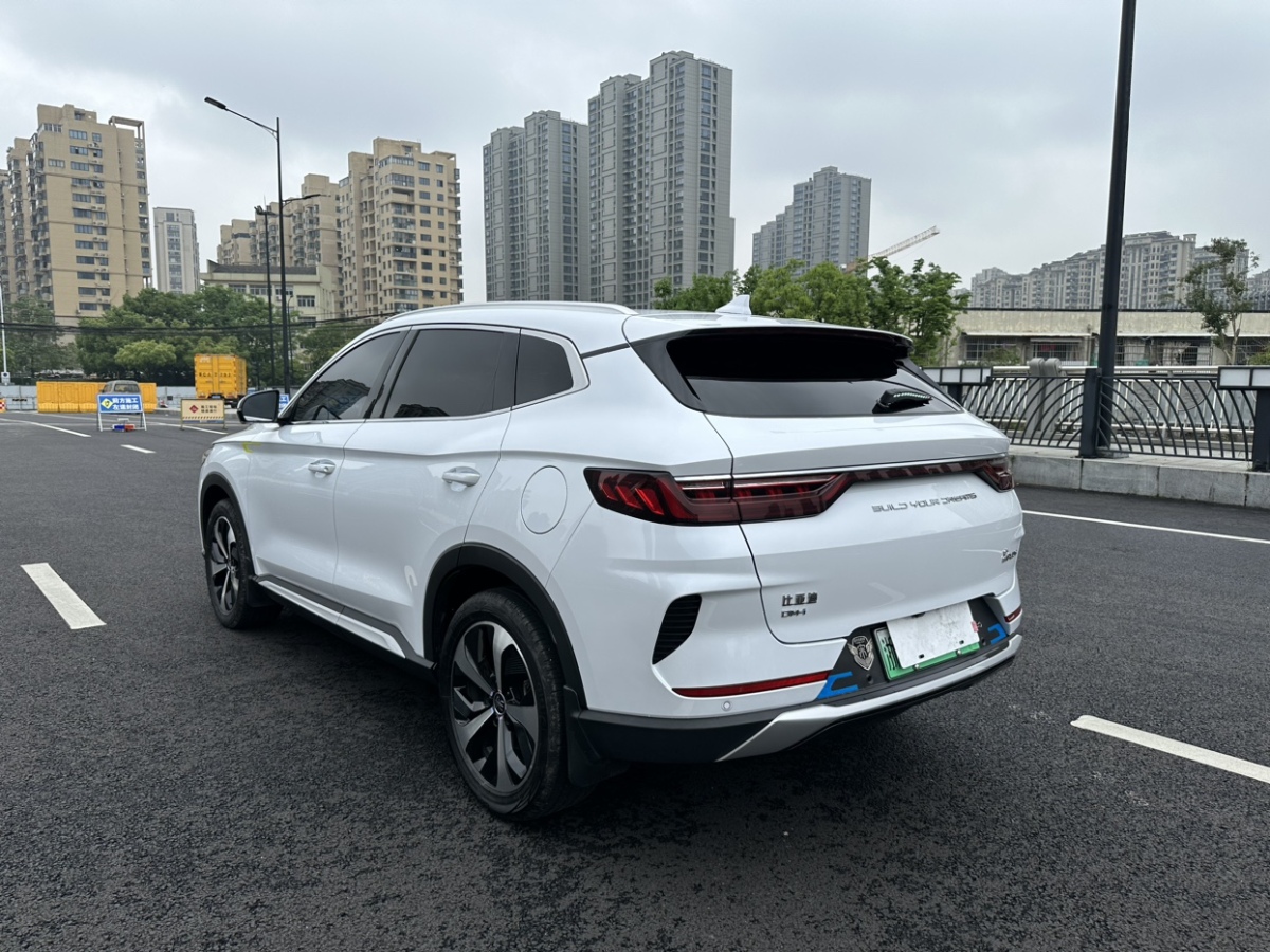 2021年10月比亚迪 宋PLUS新能源  2021款 DM-i 110KM 旗舰型