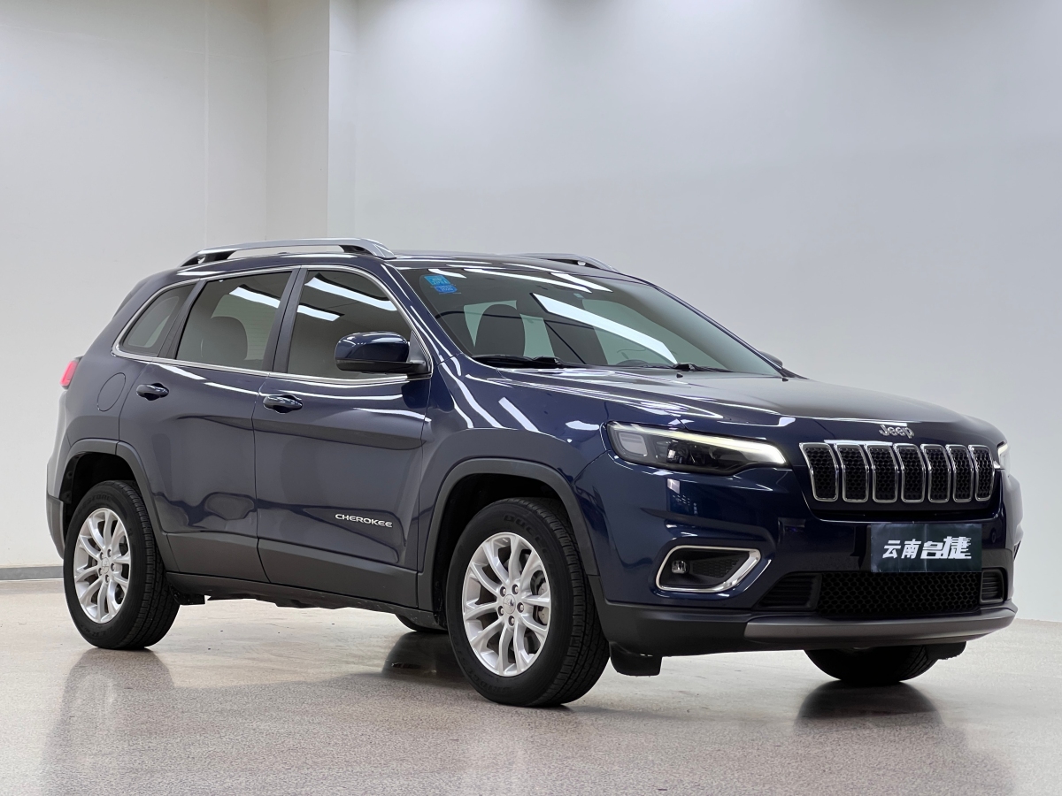 2019年5月Jeep 自由光  2019款 2.0T 兩驅(qū)智享版 國(guó)VI