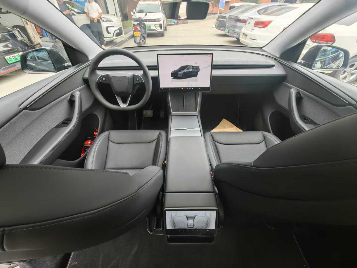 特斯拉 Model Y  2025款 后輪驅(qū)動(dòng) 首發(fā)版圖片