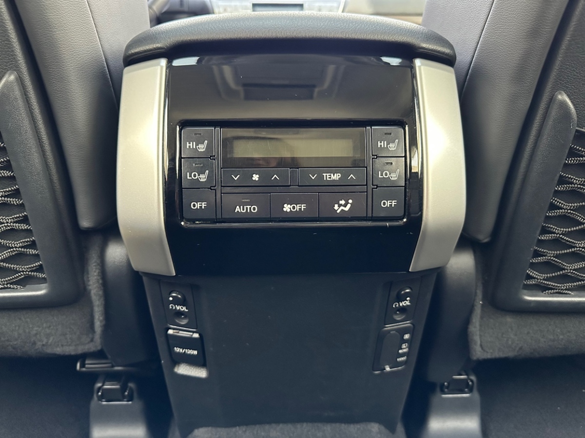 2018年3月丰田 普拉多  2018款 3.5L 自动TX-L NAVI后挂备胎