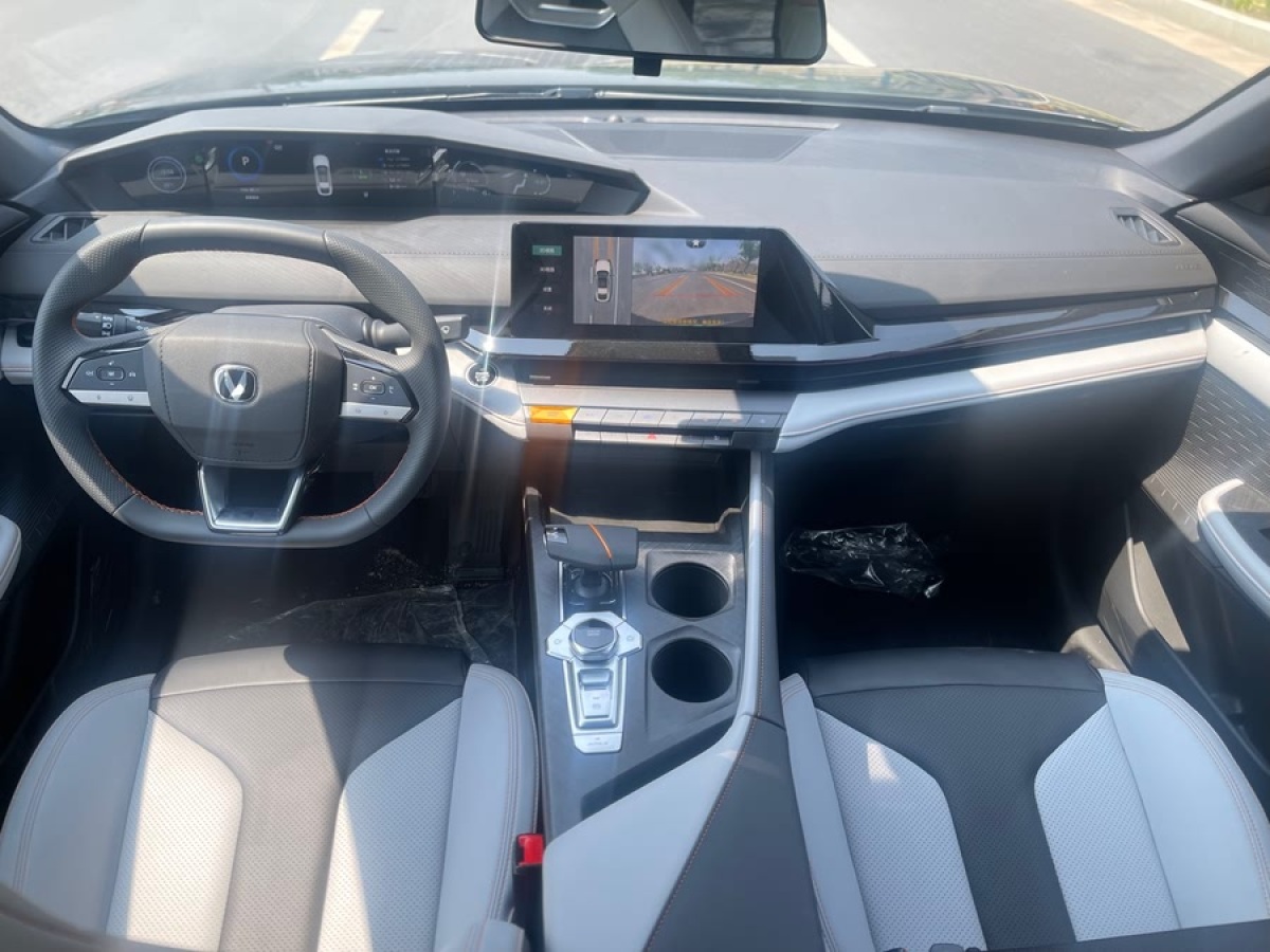長(zhǎng)安 長(zhǎng)安UNI-V 智電iDD  2024款 藍(lán)鯨智電iDD 136km 智尊型圖片