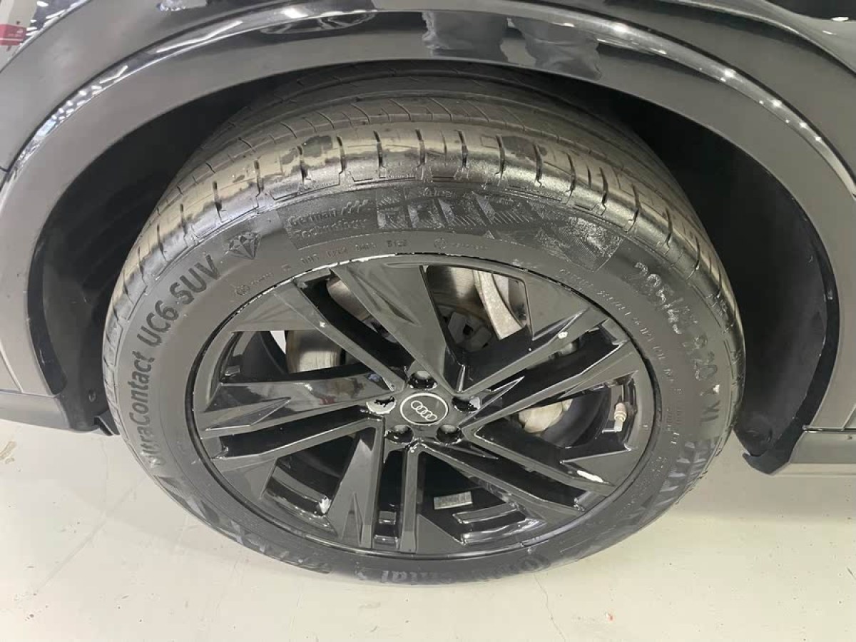 奧迪 奧迪Q7  2024款 45 TFSI quattro S line運(yùn)動(dòng)型圖片