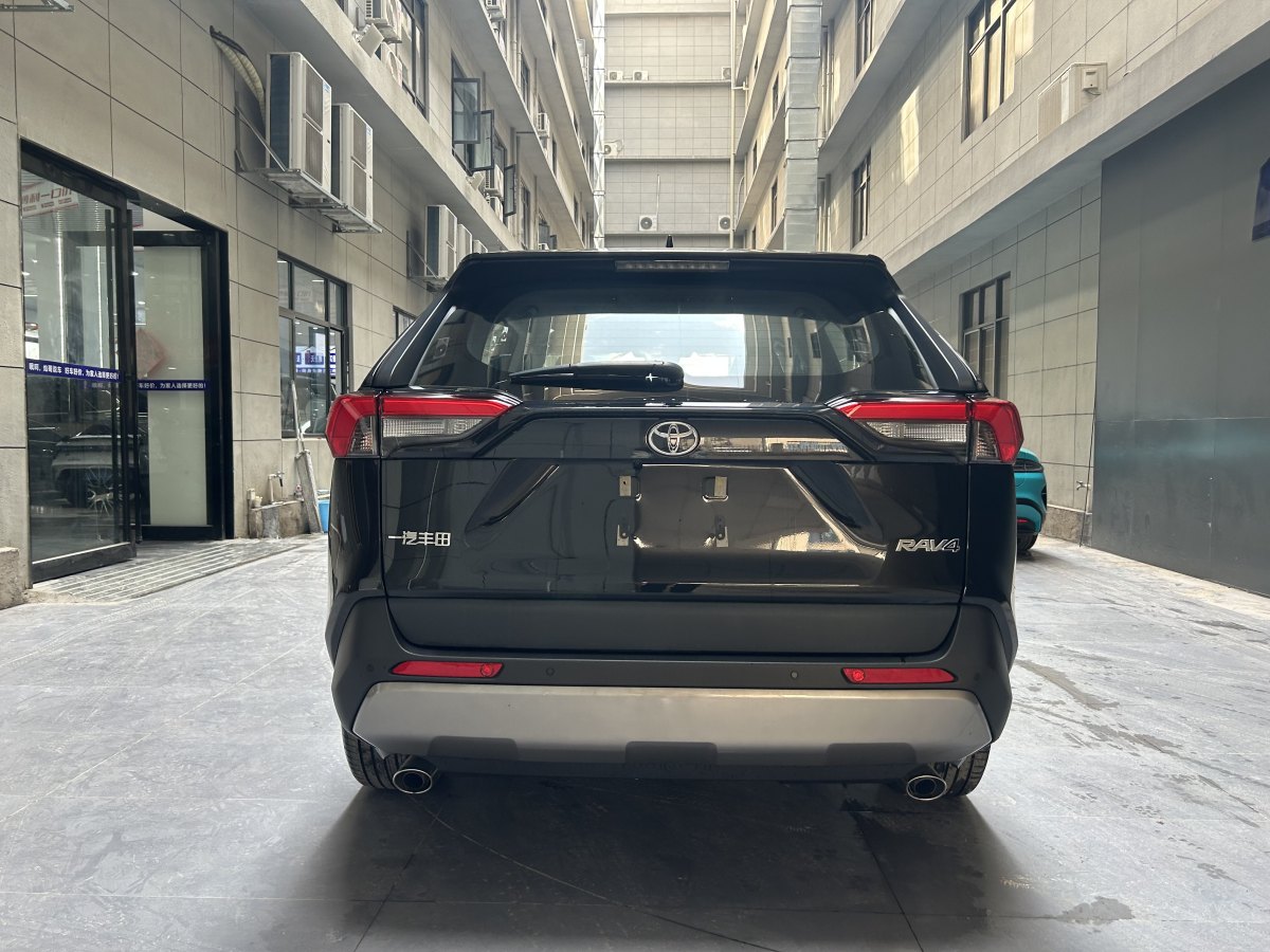 豐田 RAV4  2018款 榮放 2.0L CVT兩驅(qū)風尚版圖片