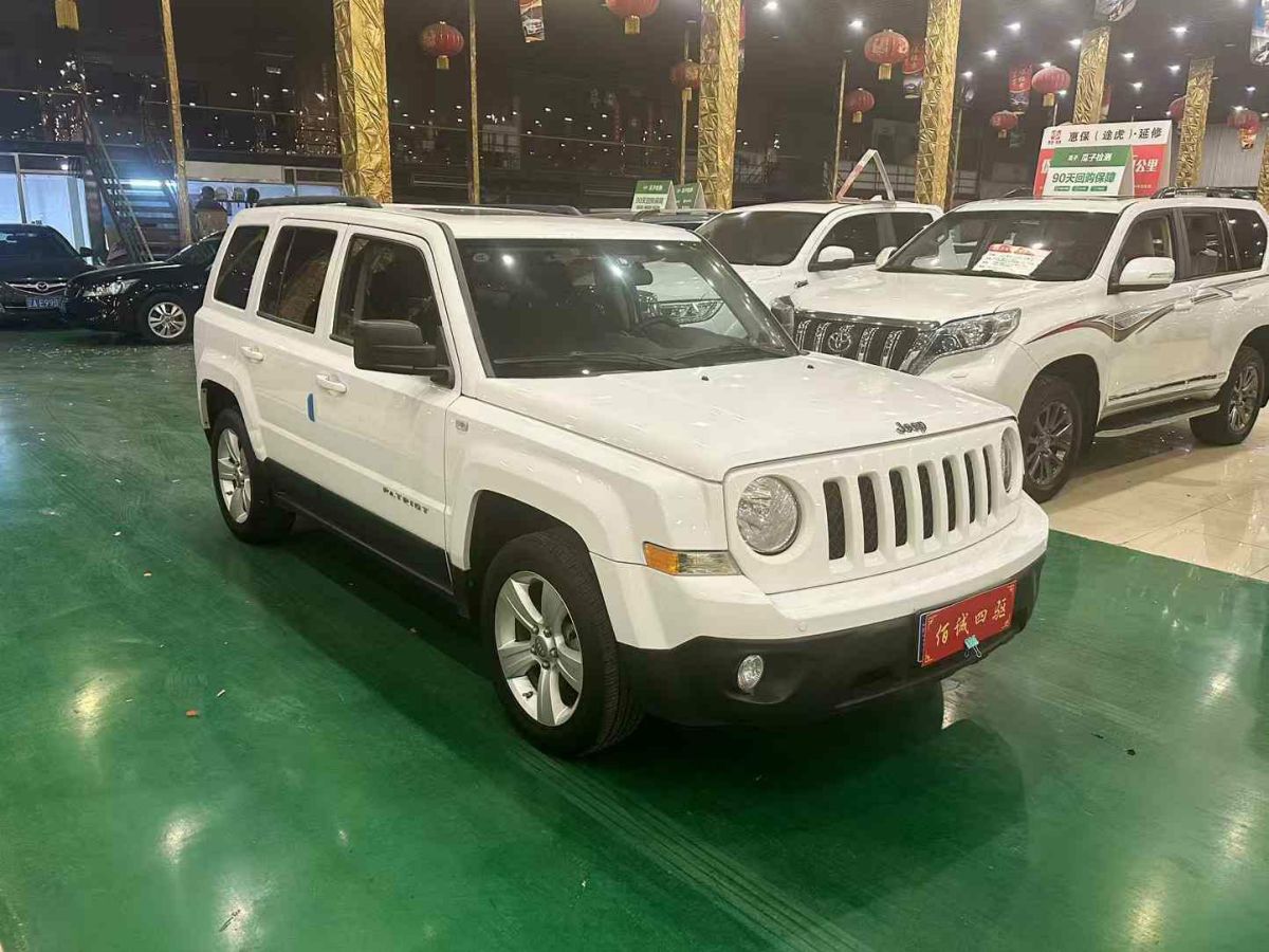 Jeep 自由客  2014款 2.0L 運(yùn)動(dòng)增強(qiáng)版圖片