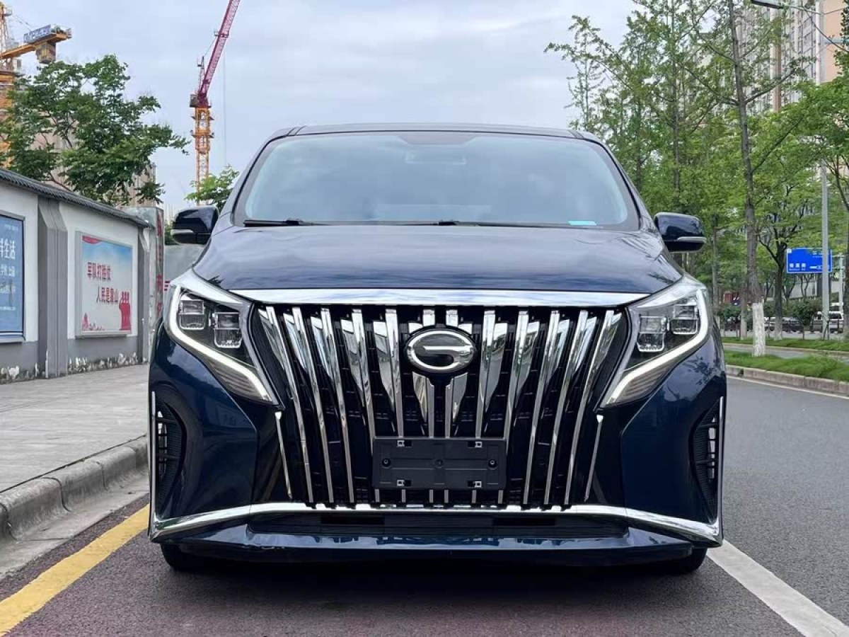 廣汽傳祺 M8  2021款 改款 領(lǐng)秀系列 390T 豪華版圖片