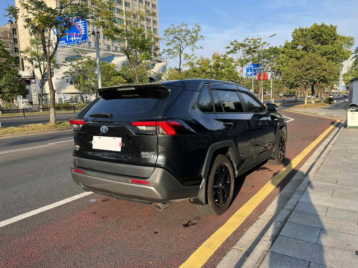 豐田 RAV4榮放  2021款 改款 雙擎 2.5L CVT四驅(qū)精英PLUS版圖片