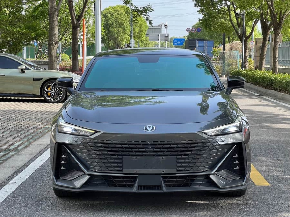 長安 長安UNI-V  2023款 1.5T 尊享型圖片