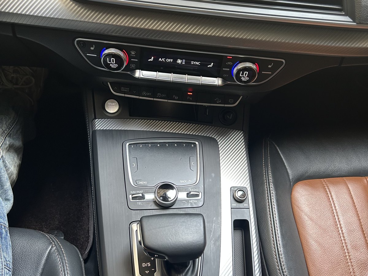 2020年7月奧迪 奧迪Q5L  2020款 45 TFSI 尊享時(shí)尚型