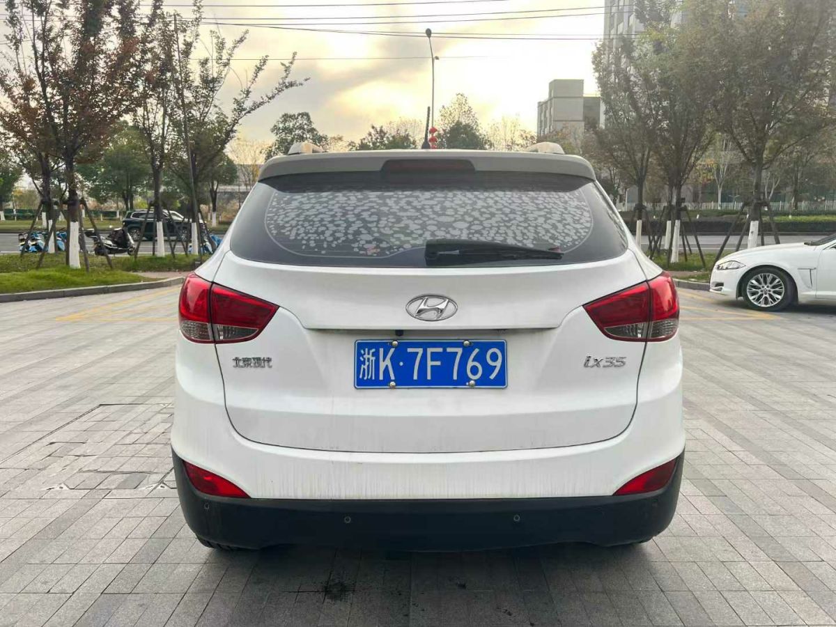 現(xiàn)代 ix35  2012款 2.0 GLS 四驅(qū)尊貴導(dǎo)航版圖片