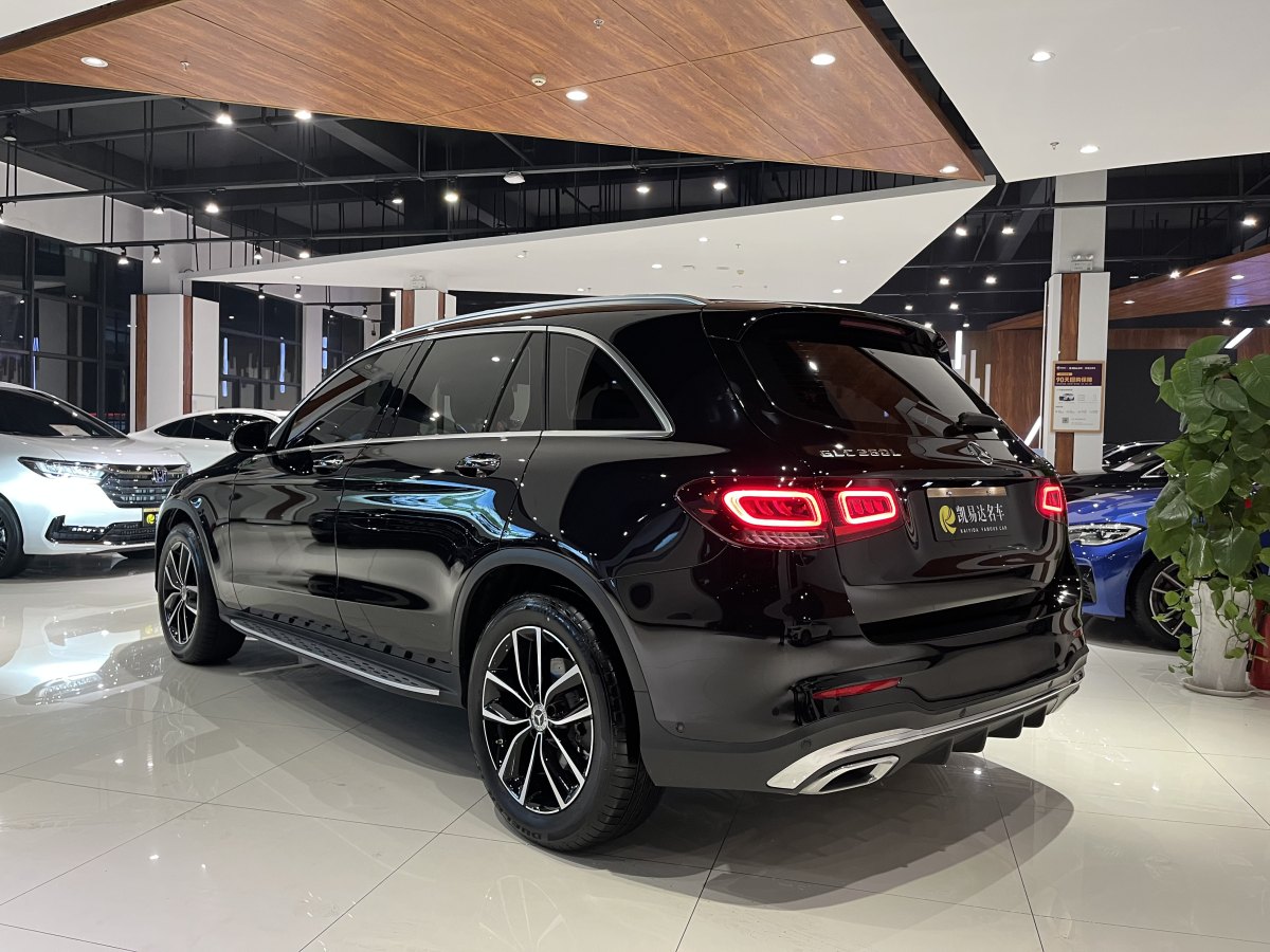 奔驰 奔驰glc  2020款 改款 glc 260 l 4matic 豪华型 黑色 手自一体