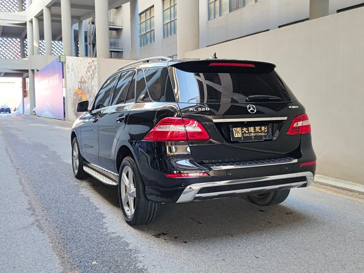 2014年11月奔馳 奔馳M級  2014款 ML 320 4MATIC