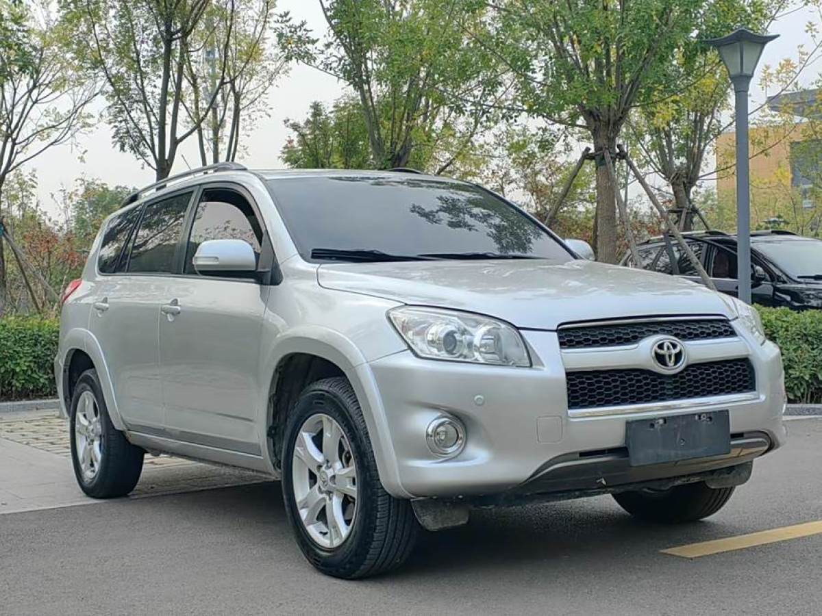 2012年3月豐田 RAV4榮放  2011款 2.4L 自動(dòng)四驅(qū)豪華版