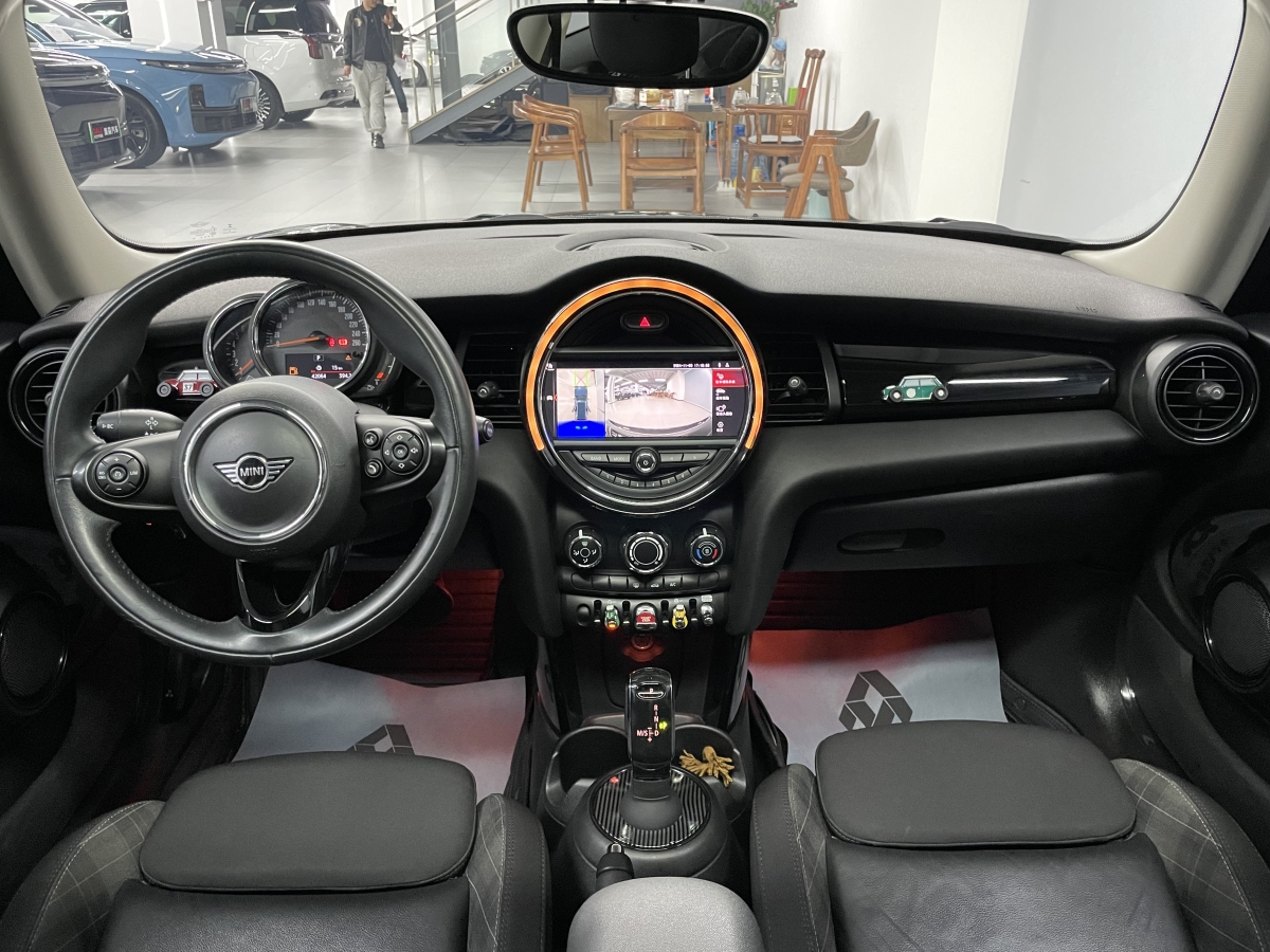 MINI COUNTRYMAN  2018款 1.5T COOPER 經(jīng)典派圖片