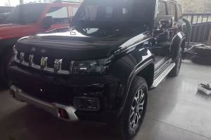 BJ40 北京 PLUS 2.0T 自動(dòng)四驅(qū)城市獵人版