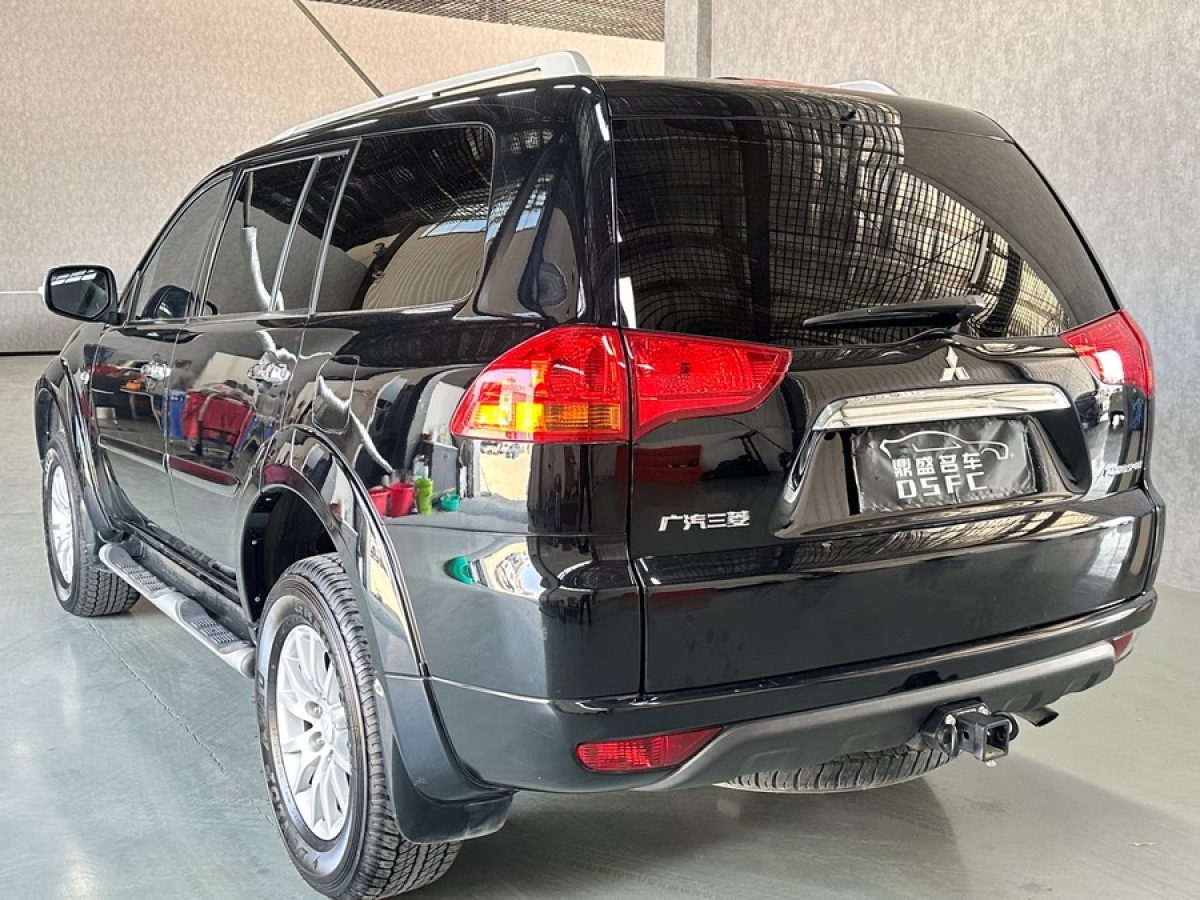 三菱 帕杰羅?勁暢  2013款 3.0L 自動四驅(qū)旗艦版圖片