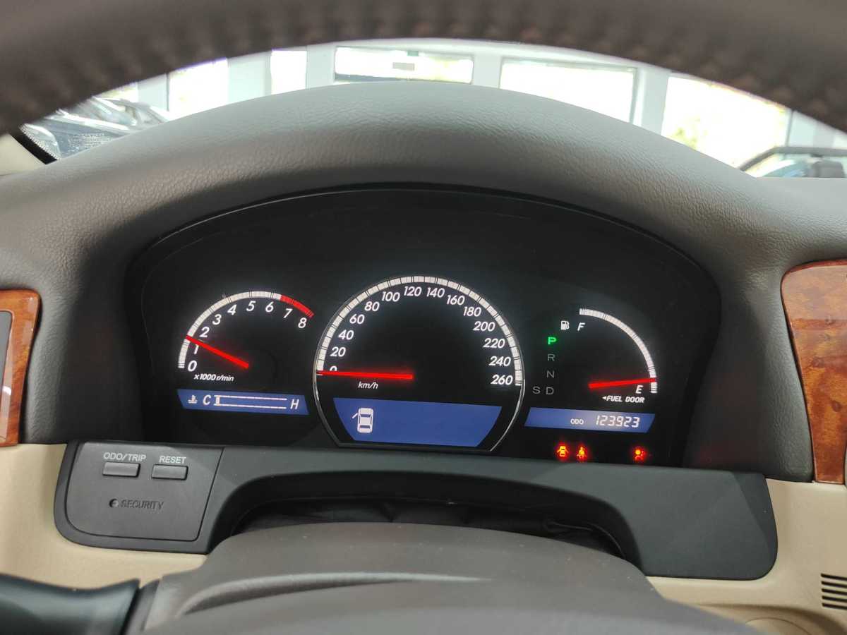 2008年10月丰田 皇冠  2008款 2.5L 5周年纪念版