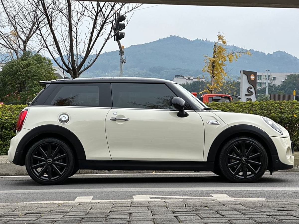 MINI MINI  2019款 2.0T COOPER S 經(jīng)典派圖片