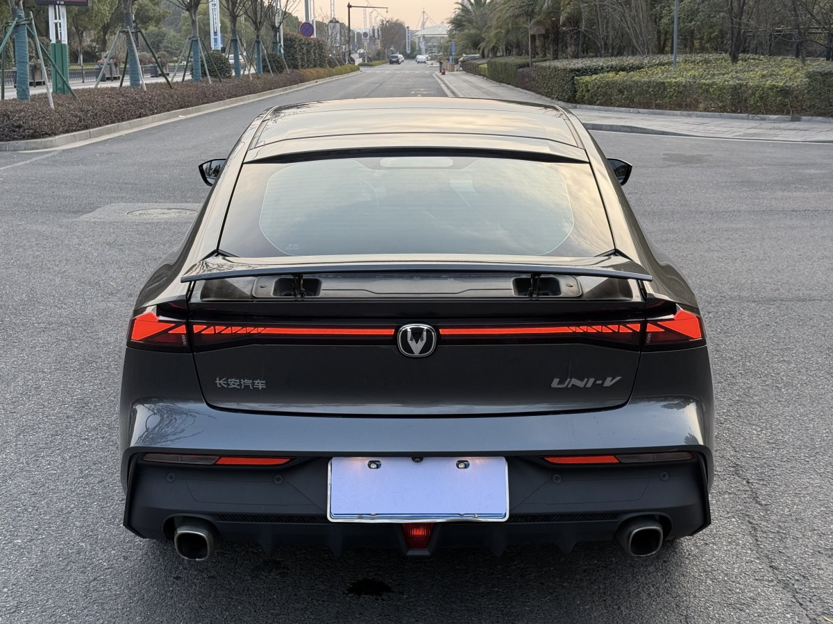 長安 長安UNI-V  2022款 1.5T 智慧領(lǐng)航型圖片