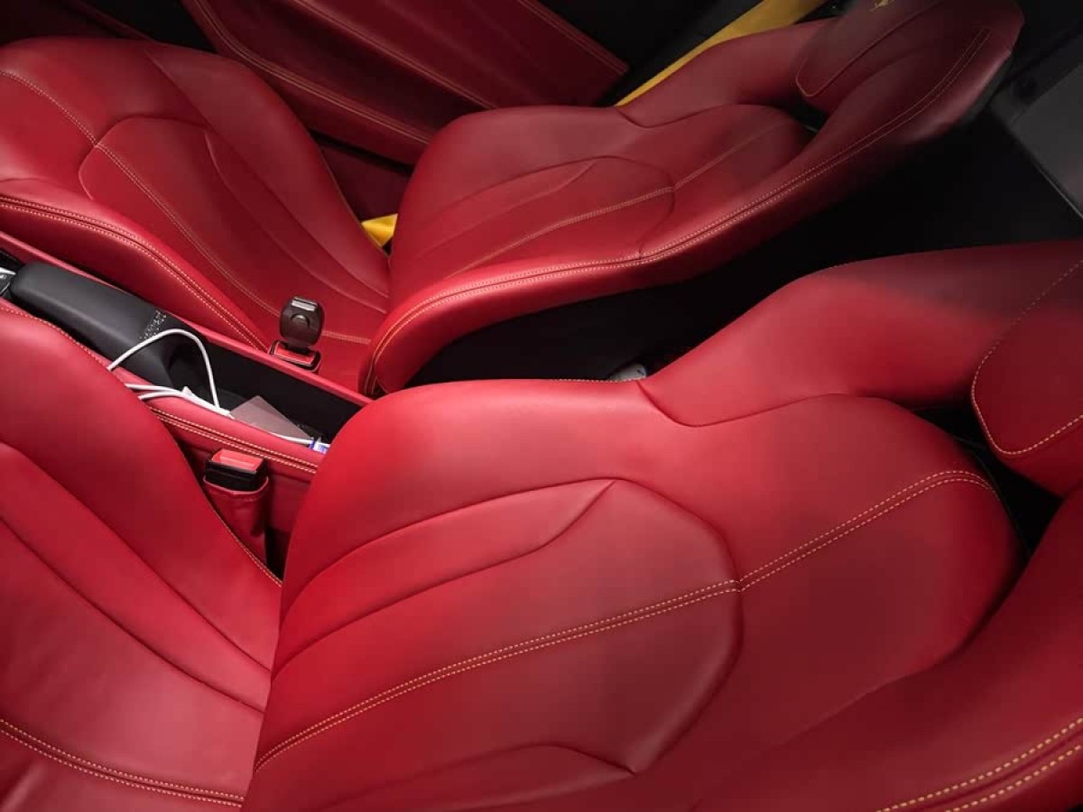 法拉利 F8 Tributo  2019款  3.9T V8圖片