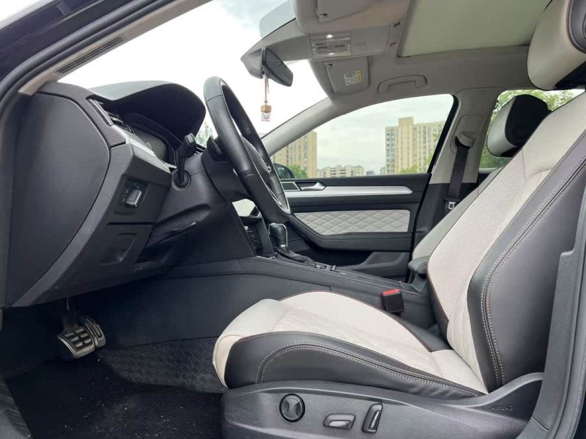 大眾 邁騰  2023款 200萬輛紀(jì)念版 330TSI DSG豪華型圖片