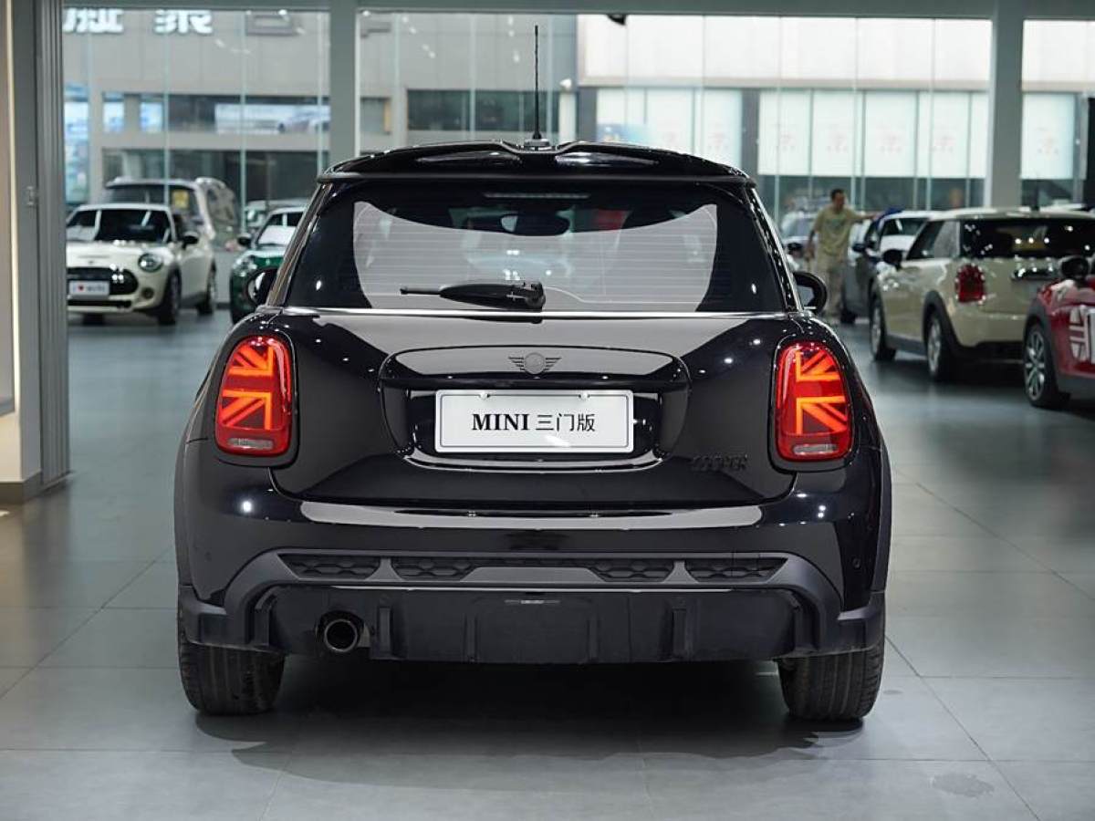 MINI MINI  2022款 1.5T COOPER 黑標(biāo)特別版圖片