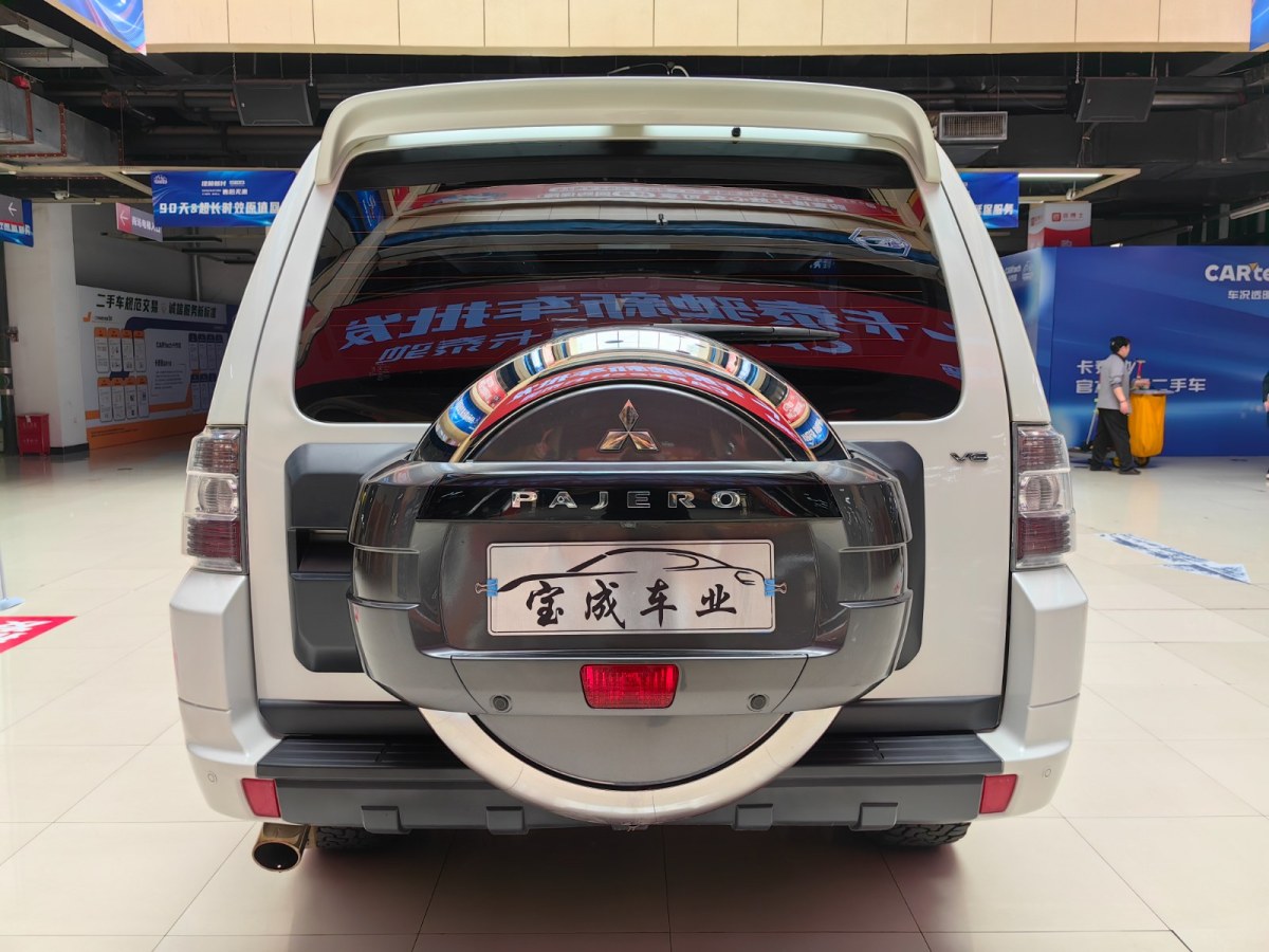 三菱 帕杰羅  2016款 3.0L 自動(dòng)標(biāo)準(zhǔn)版 國(guó)V圖片