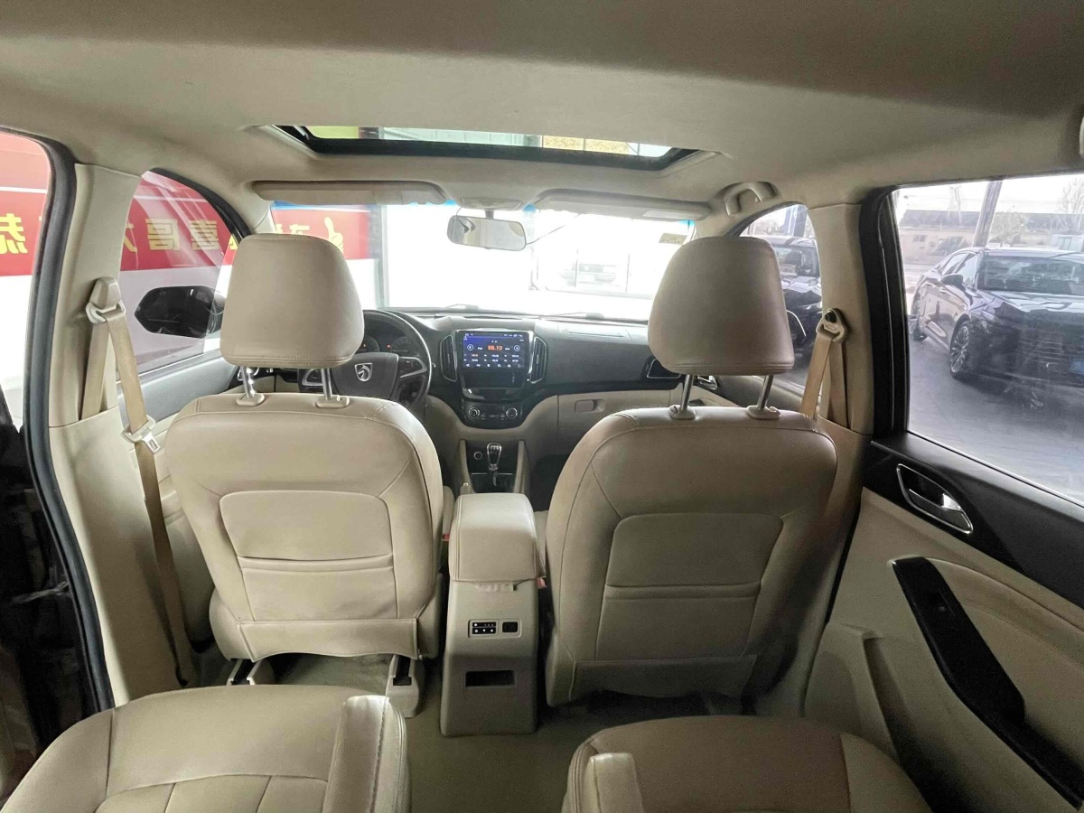 寶駿 730  2014款 1.5L 手動豪華導(dǎo)航ESP版 7座圖片
