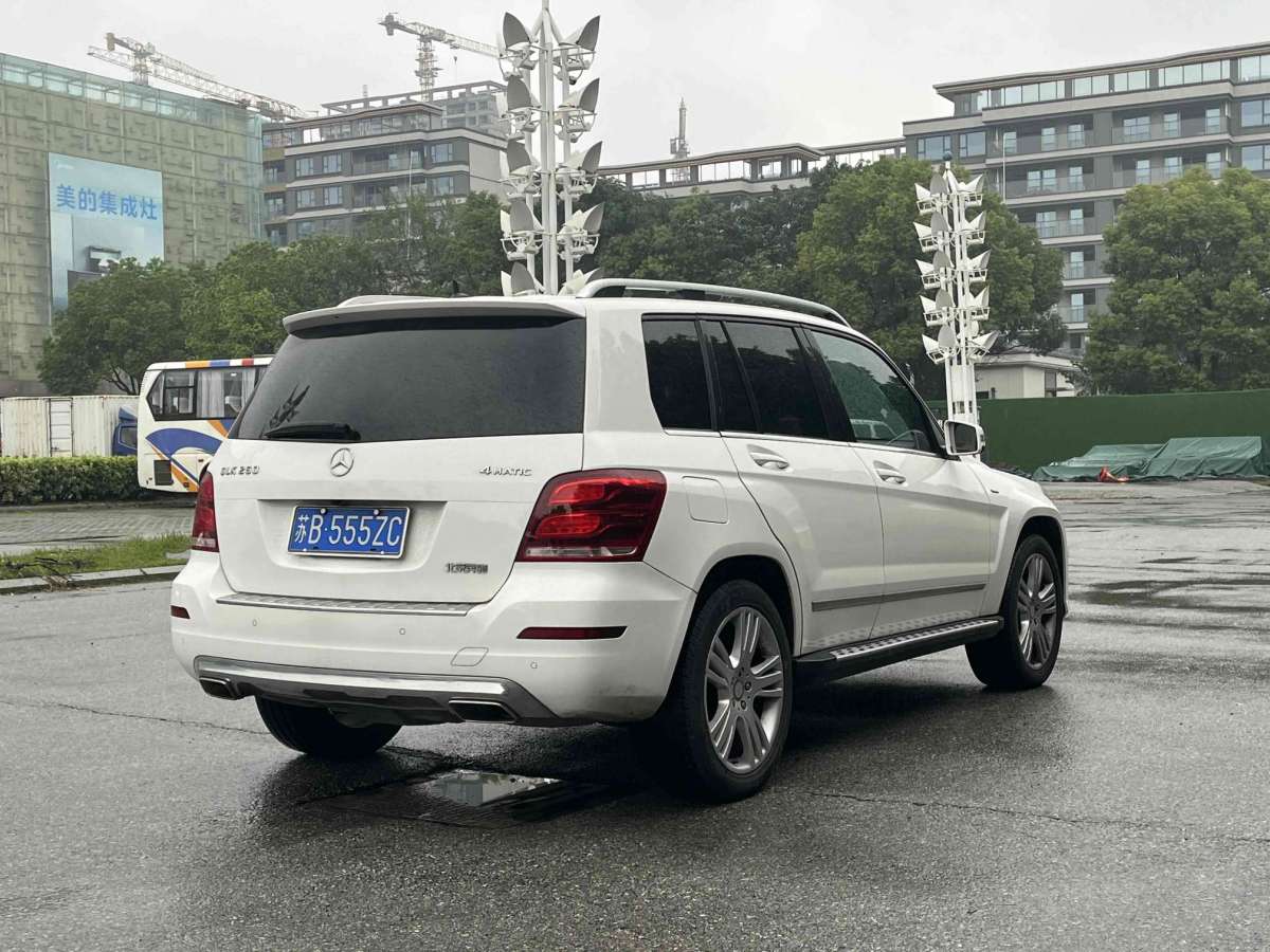 奔馳 奔馳GLK級(jí)  2015款 GLK 260 4MATIC 動(dòng)感型 極致版圖片