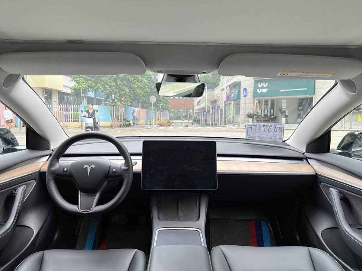 特斯拉 Model Y  2021款 改款 標(biāo)準(zhǔn)續(xù)航后驅(qū)升級(jí)版圖片