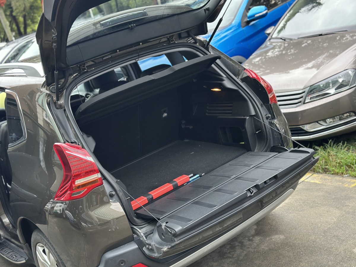 標(biāo)致 3008  2015款 2.0L 自動潮流版圖片