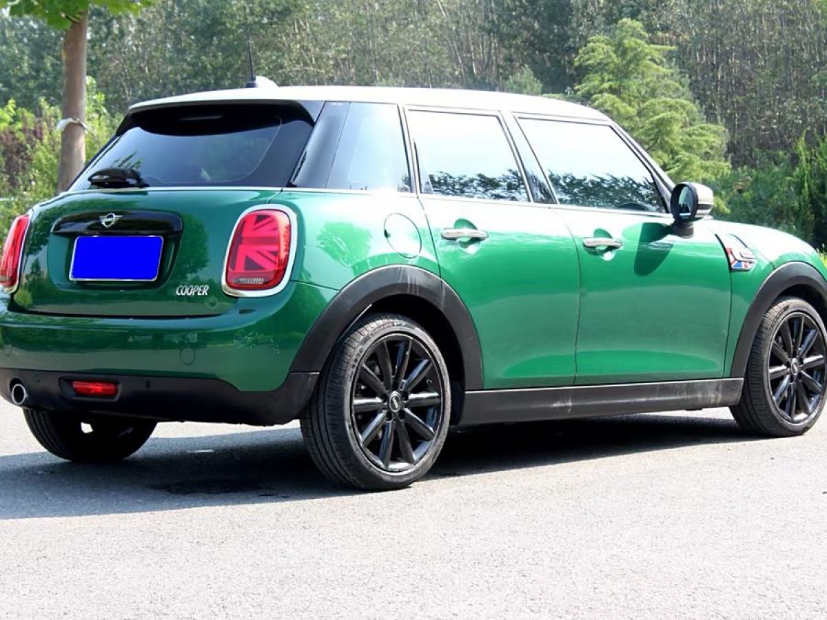 MINI MINI  2020款 1.5T COOPER 藝術(shù)家 五門版圖片