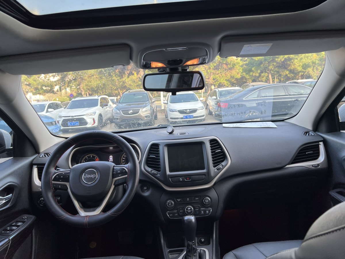 Jeep 自由光  2016款 2.0L 優(yōu)越版圖片