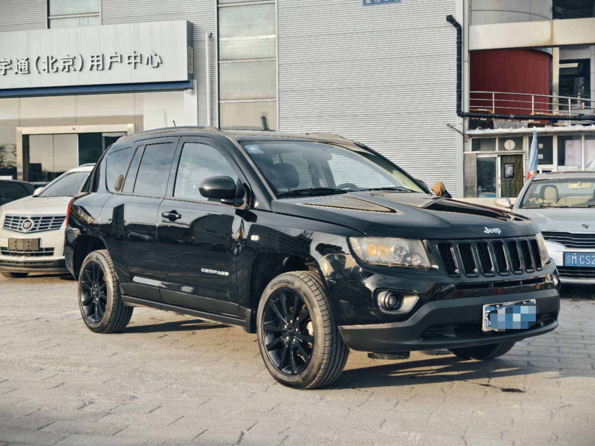 Jeep 指南者  2013款 2.0L 兩驅(qū)炫黑豪華版圖片