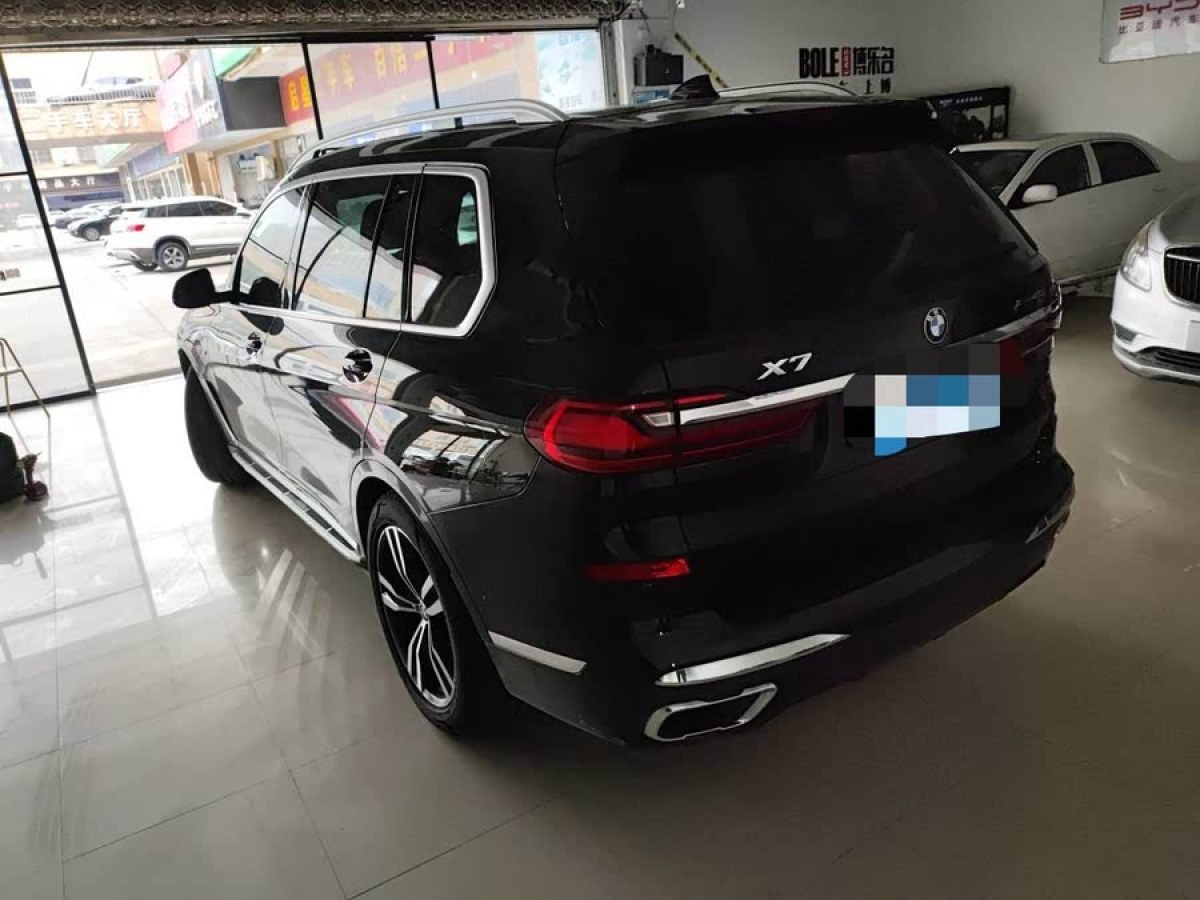 寶馬 寶馬X7  2020款 xDrive40i 尊享型M運(yùn)動(dòng)套裝圖片