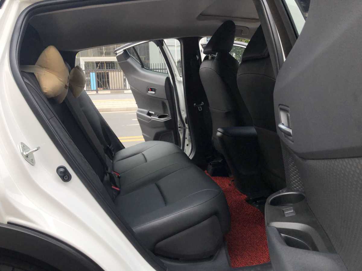 豐田 C-HR  2023款 2.0L 領(lǐng)先版圖片