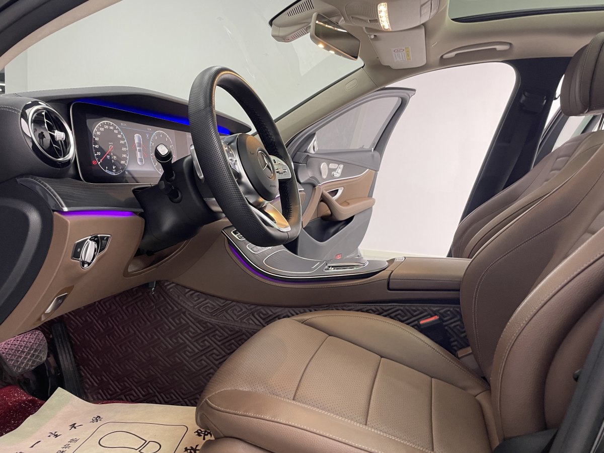 2019年10月奔驰 奔驰E级  2020款 改款 E 300 L 运动时尚型