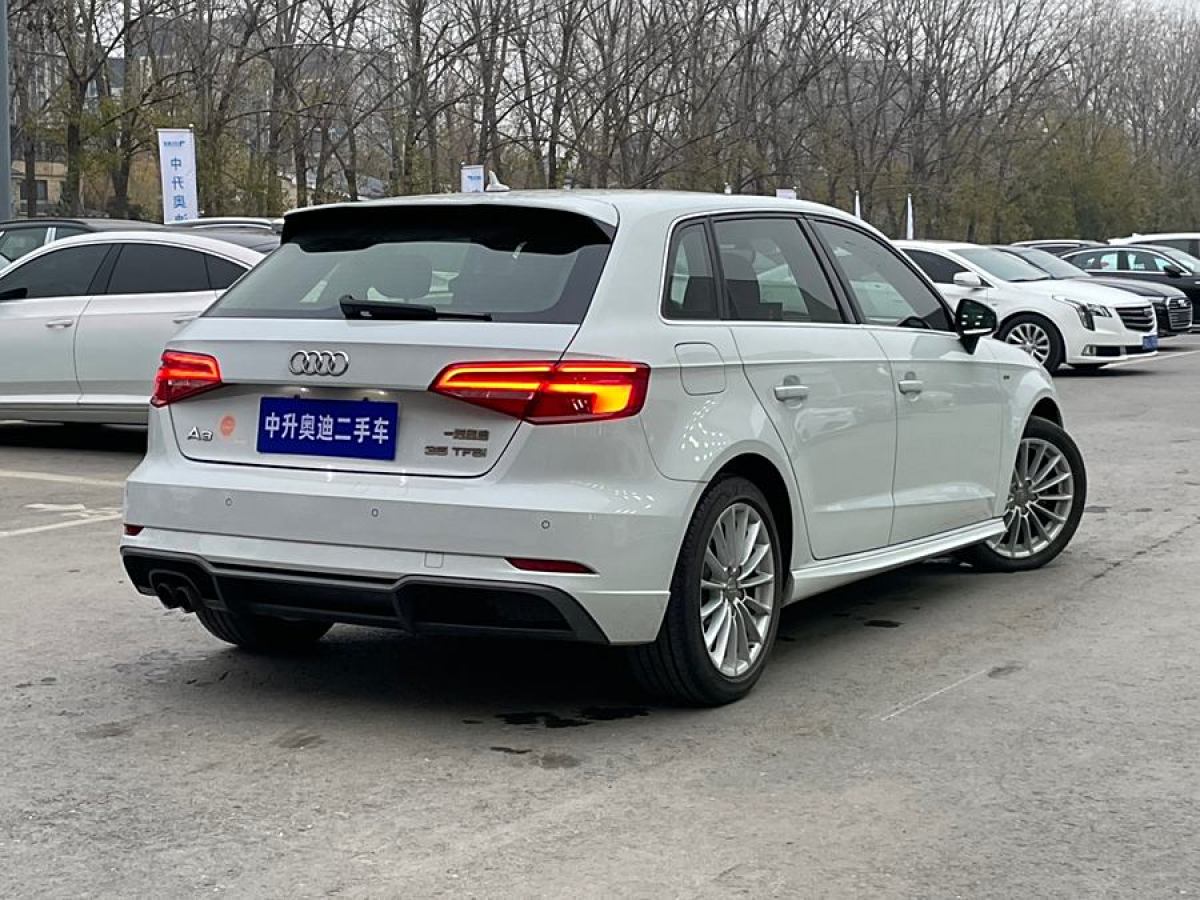 奧迪 奧迪A3  2018款 30周年年型 Sportback 35 TFSI 時(shí)尚型圖片