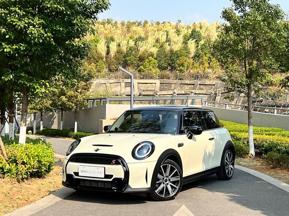 2021年6月MINI MINI  2021款 2.0T COOPER S 藝術(shù)家