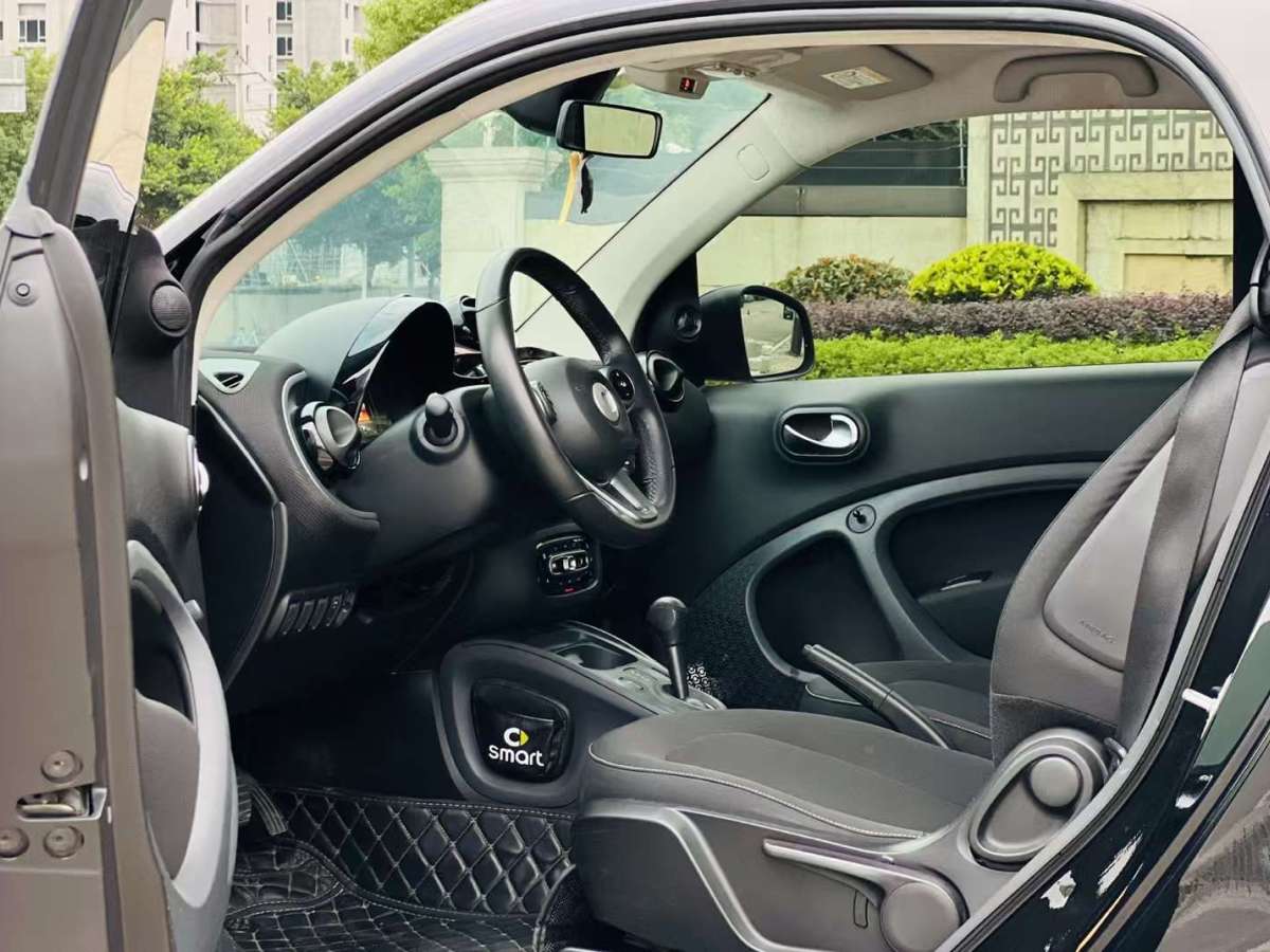 smart fortwo  2019款 0.9T 66千瓦硬頂先鋒版 國VI圖片